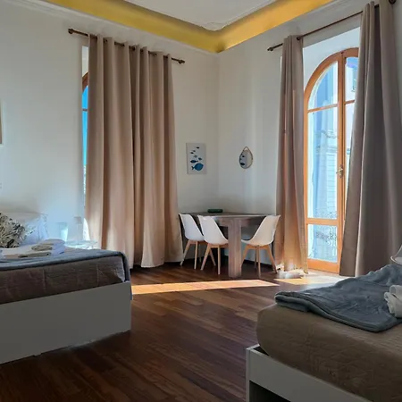 Le Nuove Suites Pensión La Spezia